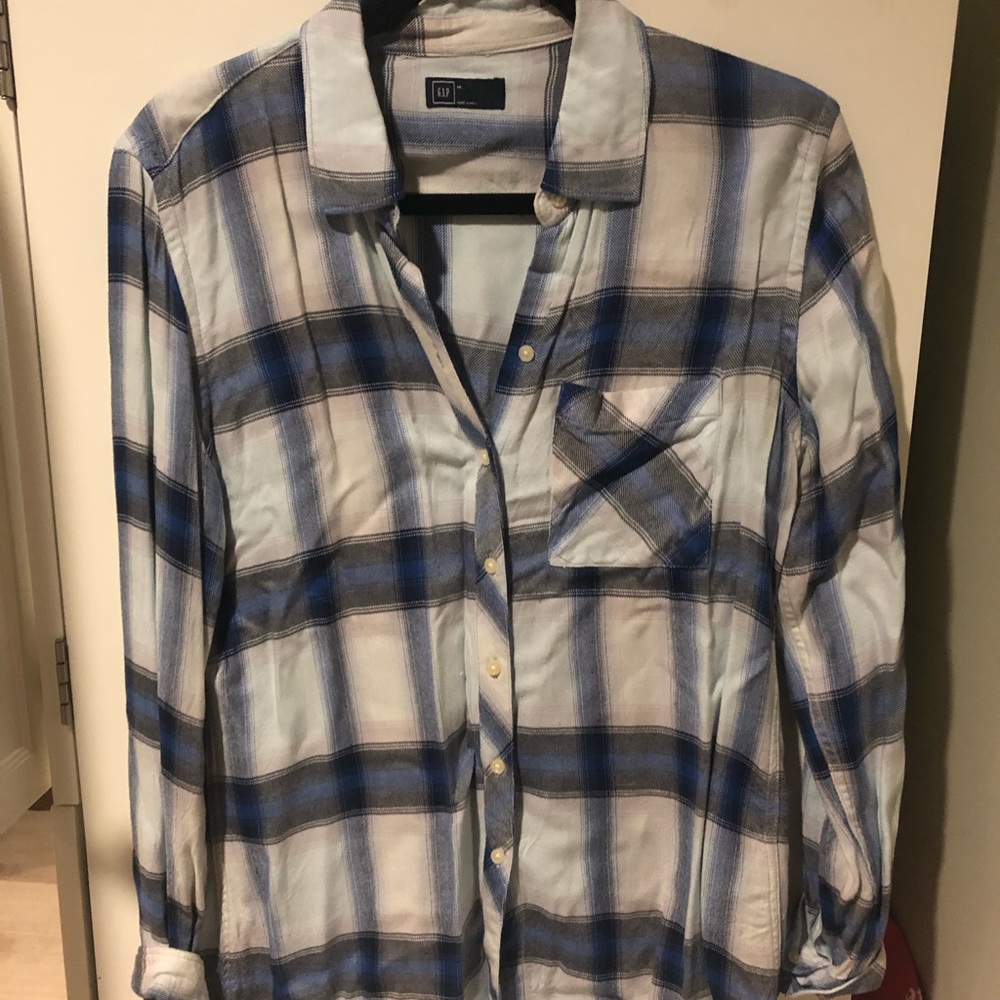 GAP Blue/White Button-down shirt with pocket Size: Medium